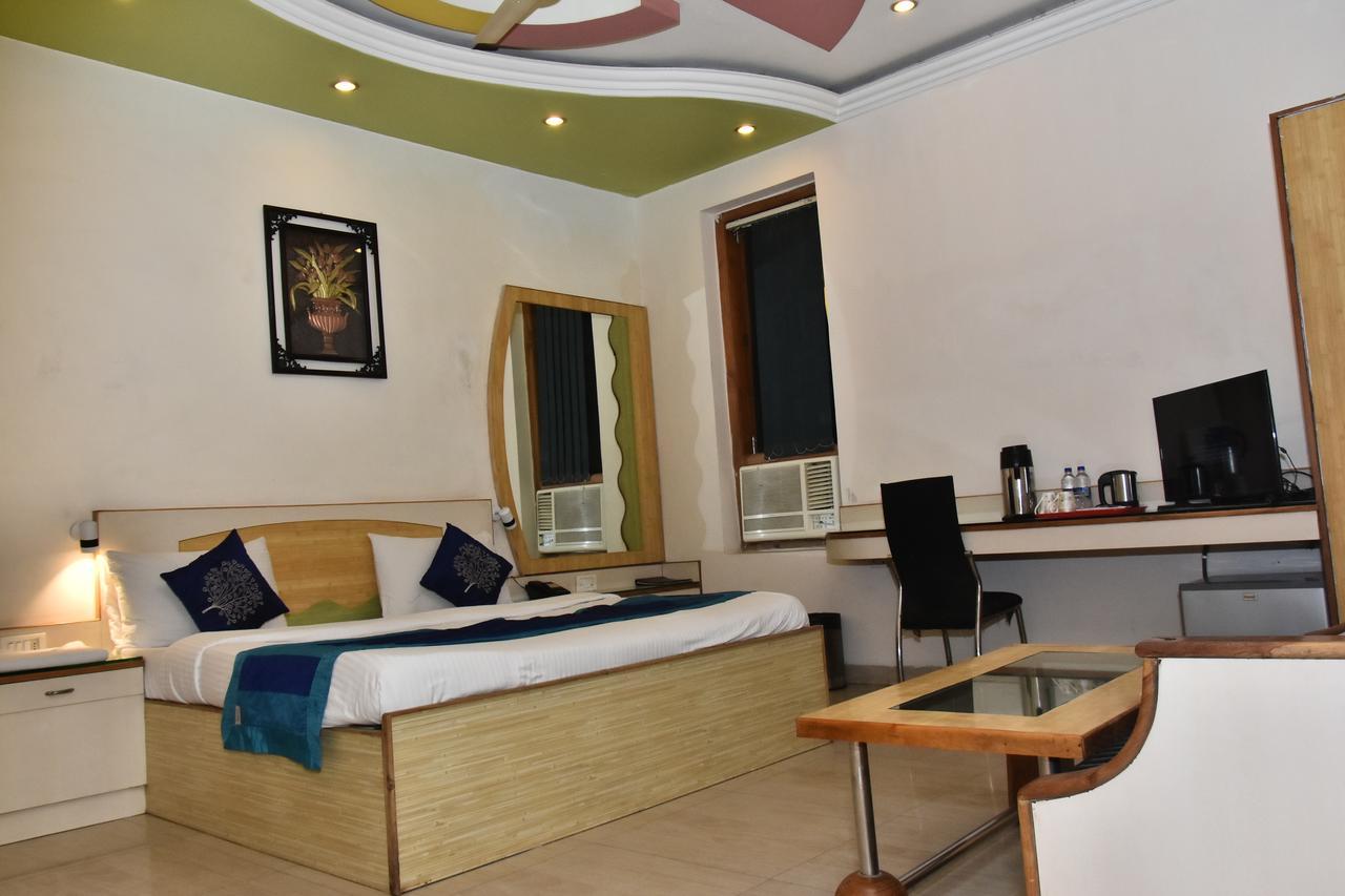 Hotel Deep Kānpur Exterior foto