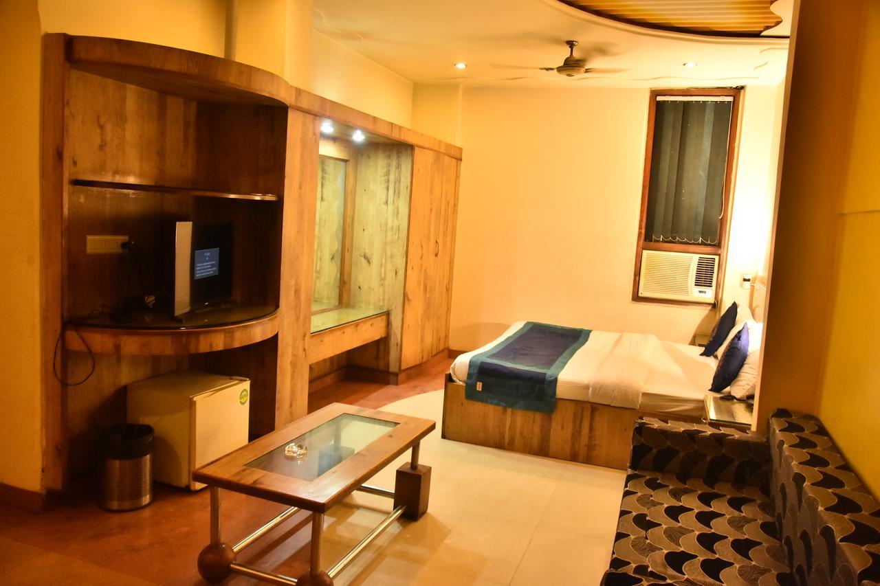 Hotel Deep Kānpur Exterior foto